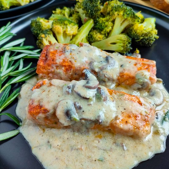 Easy Salmon with Mushroom Sauce