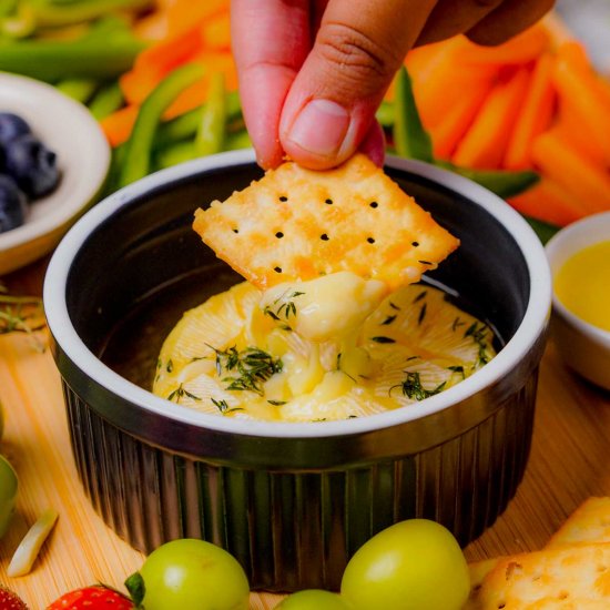 Baked Brie with Garlic & Thyme