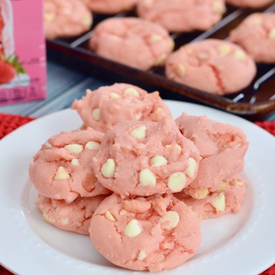 Strawberry Milkshake Cookies