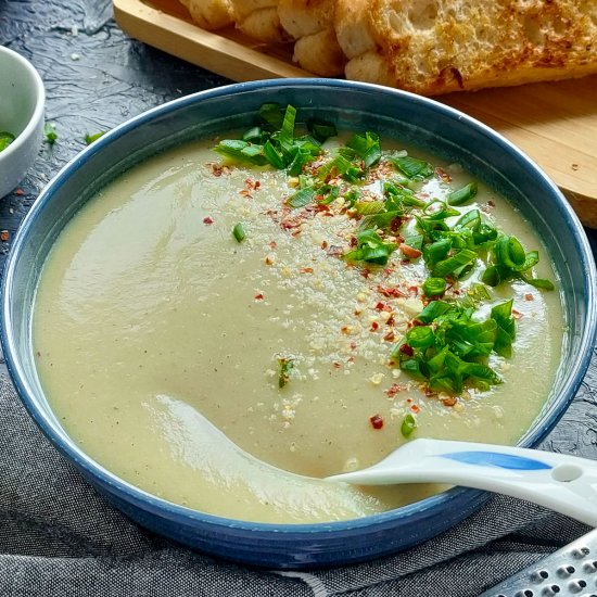 Creamy Cauliflower Potato Leek Soup