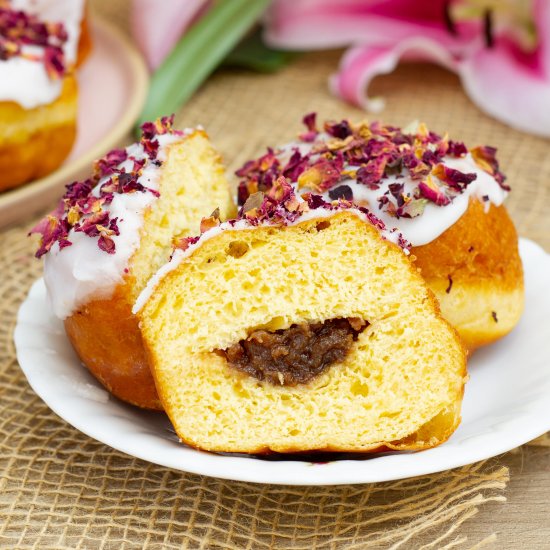 Doughnuts with rose jam