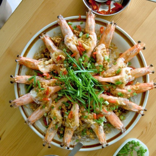 Steamed garlic prawns