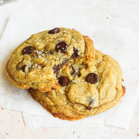 The BEST Chocolate Chip Cookie