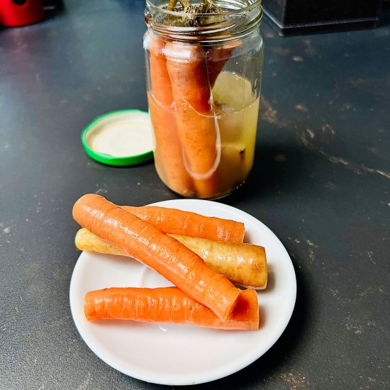 Quick pickled carrots (fermented)