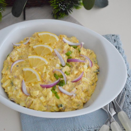 Egg salad with tuna and onion