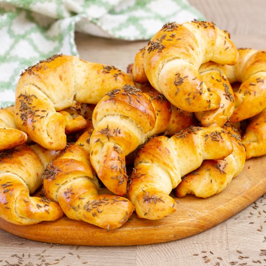 Quick cheese croissants