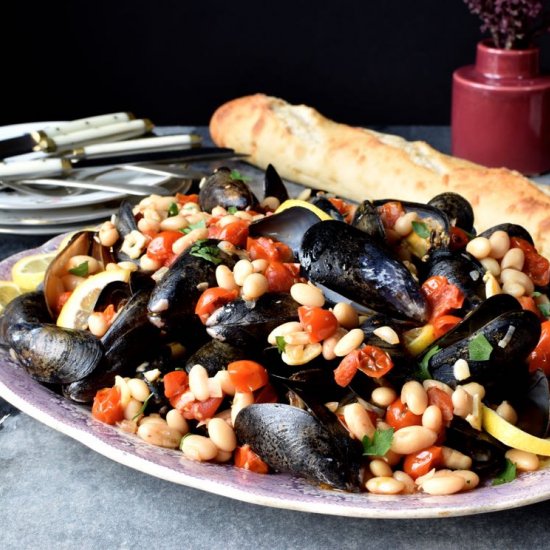 Mussels with beans and tomatoes