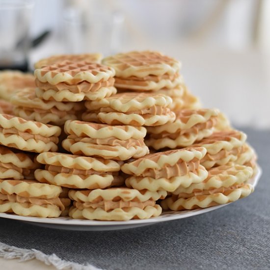 Mini waffles with caramel cream