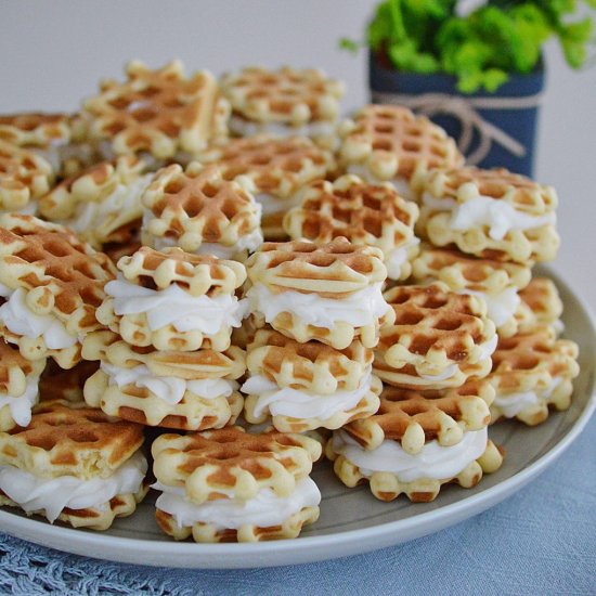 Mini waffles with lemon cream (In