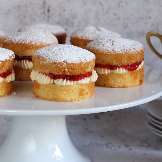 Mini Victoria Sandwich Cakes (GF)