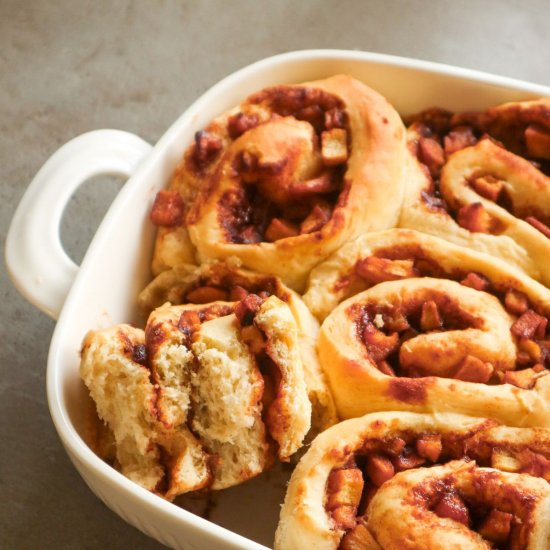 Apple pie cinnamon rolls