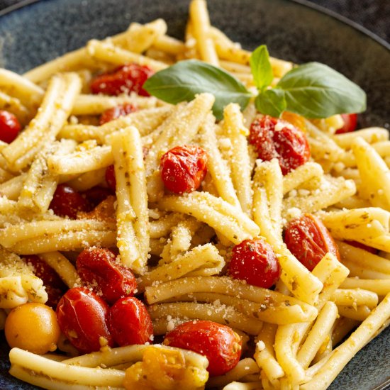 Roasted Cherry Tomato Pesto Pasta