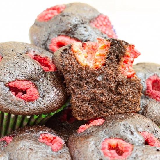 Chocolate muffins with raspberries