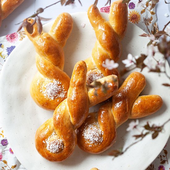 Vegan Easter Bunny Rolls