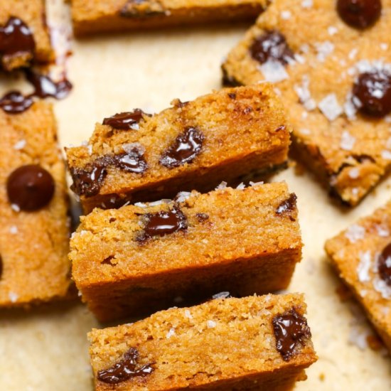 BROWN BUTTER CHOCOLATE CHIP COOKIE