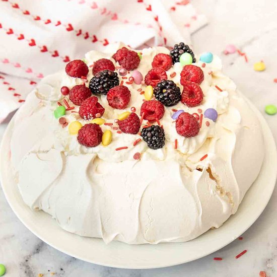 Classic Pavlova Dessert for Spring