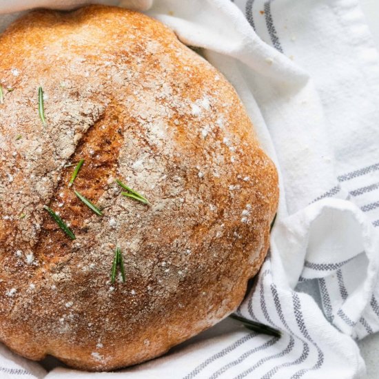 Garlic & Rosemary Dutch Oven Bread