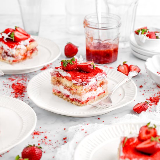 Easy Strawberry Tiramisu