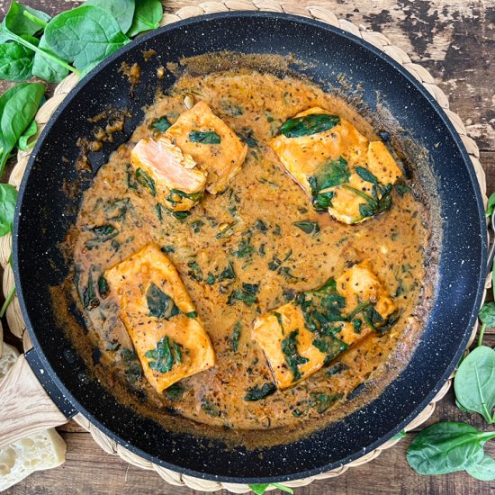 Salmon in Creamy Paprika Sauce