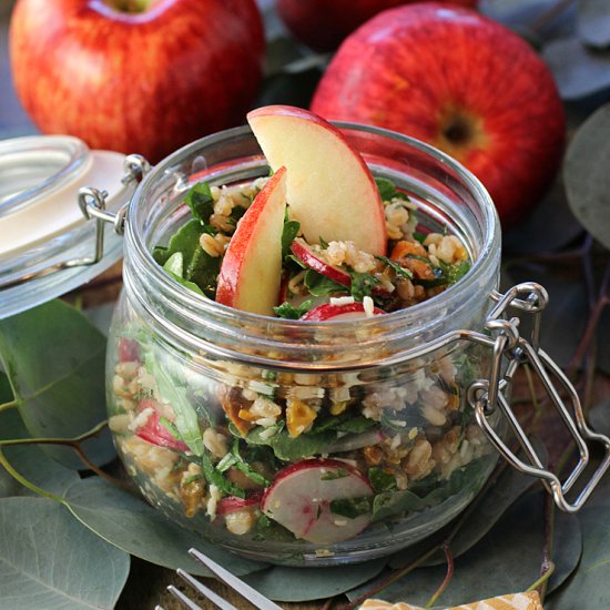 Farro salad with pistachios & apple