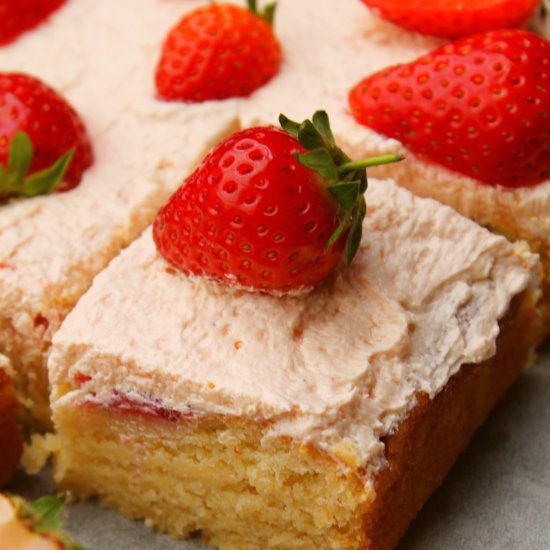 Fresh Strawberry Sheet Cake