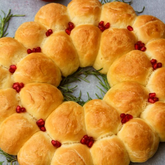 Holiday Dinner Roll Wreath