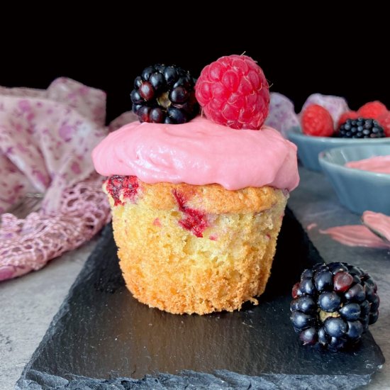 Berry Spelt Cupcakes