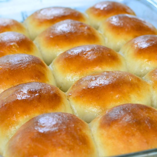 1 Hour Soft & Fluffy Dinner Rolls