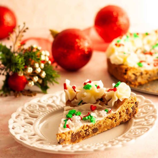 Easy Christmas Cookie Cake!