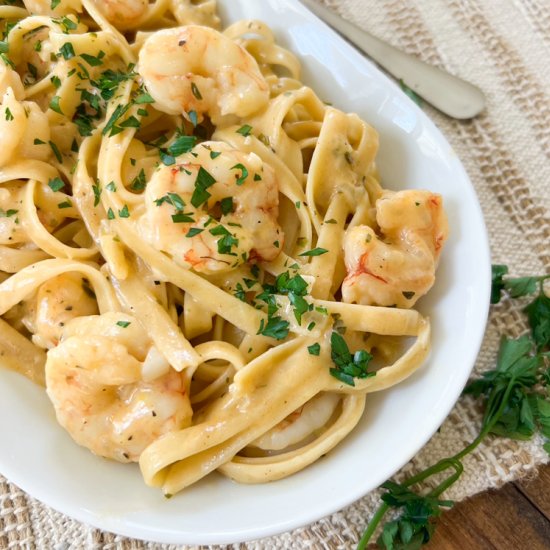 CREAMY Garlic Shrimp Pasta