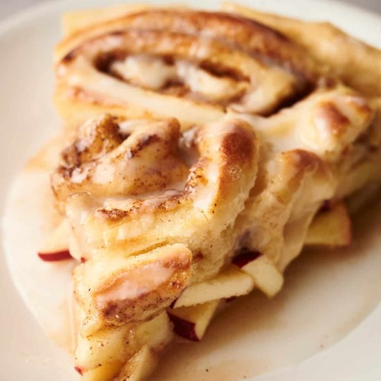 Easy Cinnamon Roll Apple Pie