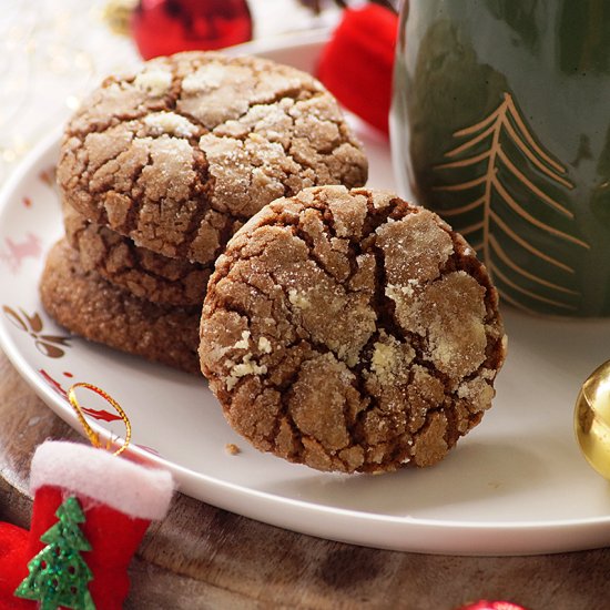 Molasses Crinkle Cookies