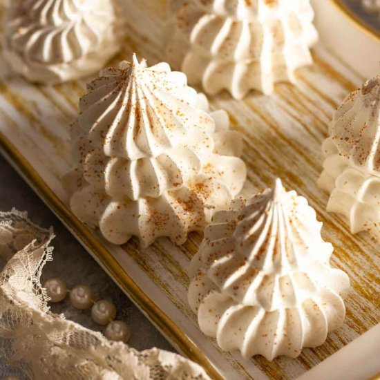 Easy Meringue Christmas Trees!