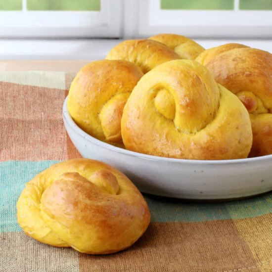 Pumpkin Dinner Rolls